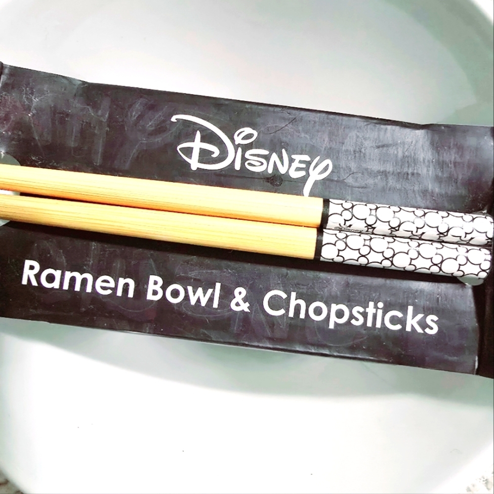 NEW! Disney Mickey & Friends Ramen Bowl & Chopsticks 454 g - Picture 5 of 7